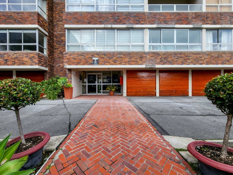 To Let 2 Bedroom Property for Rent in Sea Point Western Cape